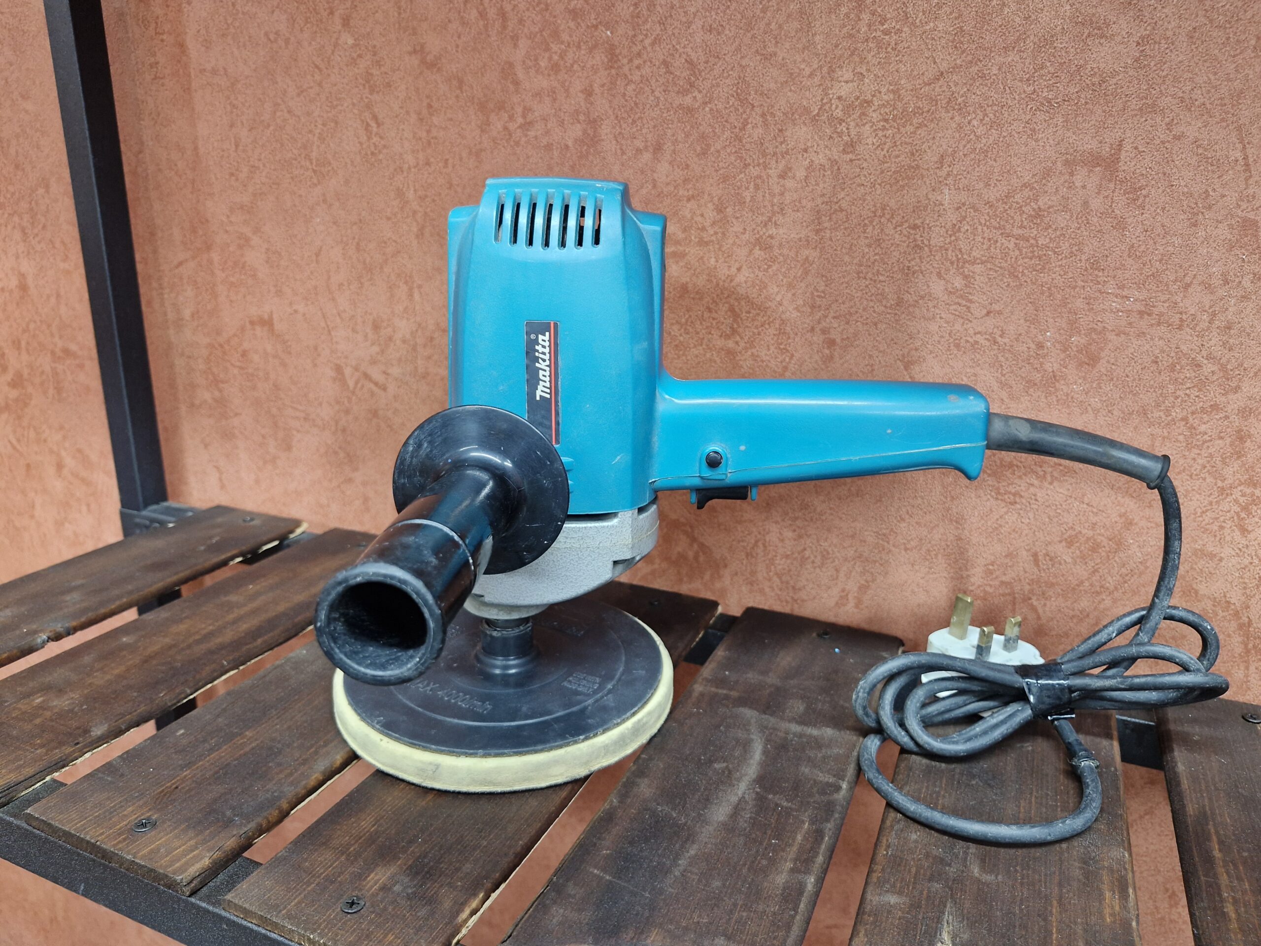 IMG_8749 دستگاه پولیش ماکیتا مدل Makita 9218PB استوک - تصویر 1