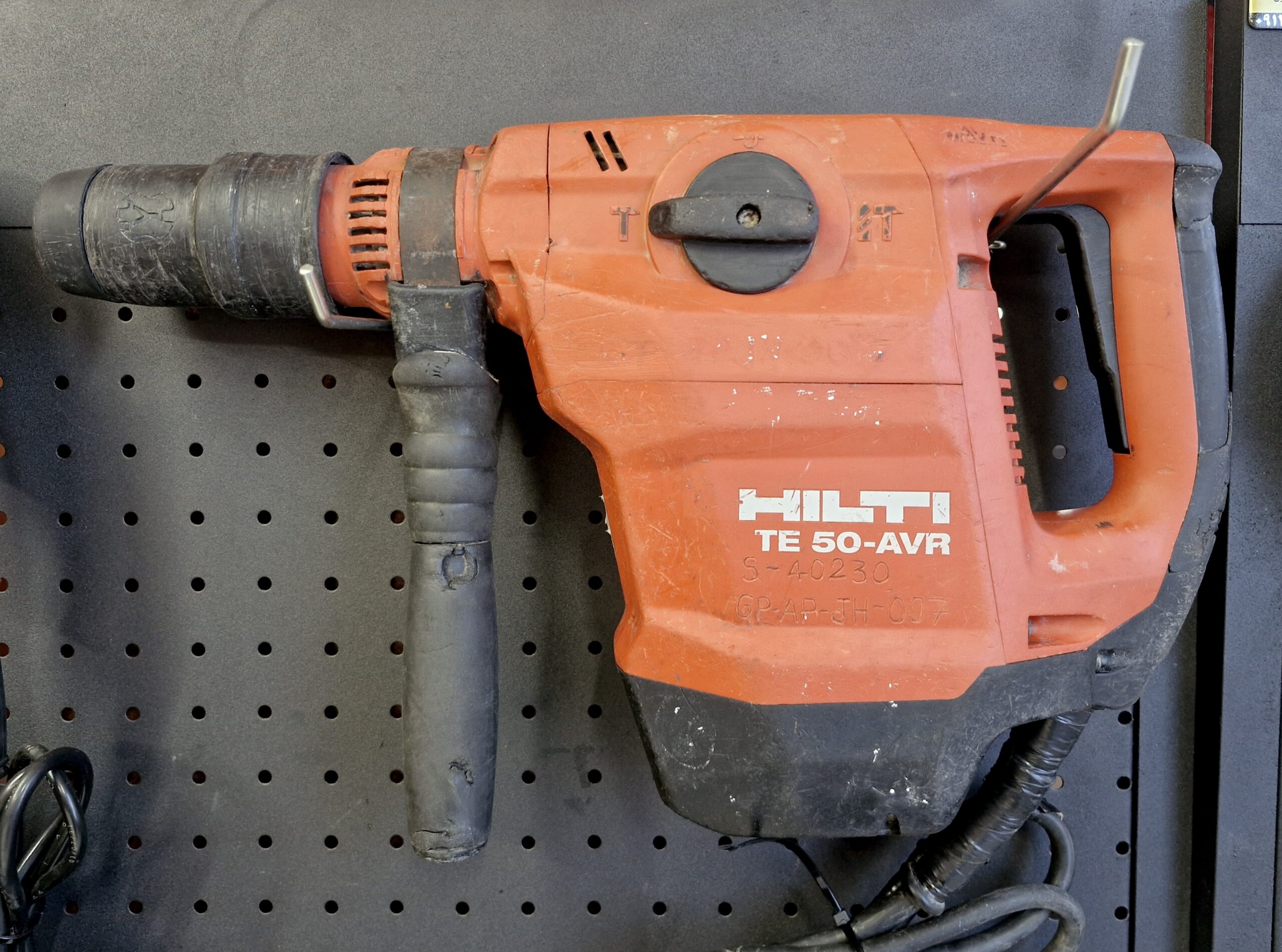 دریل و تخریب دوکاره هیلتی مدل Hilti TE 50-AVR همراه با جعبه استوک