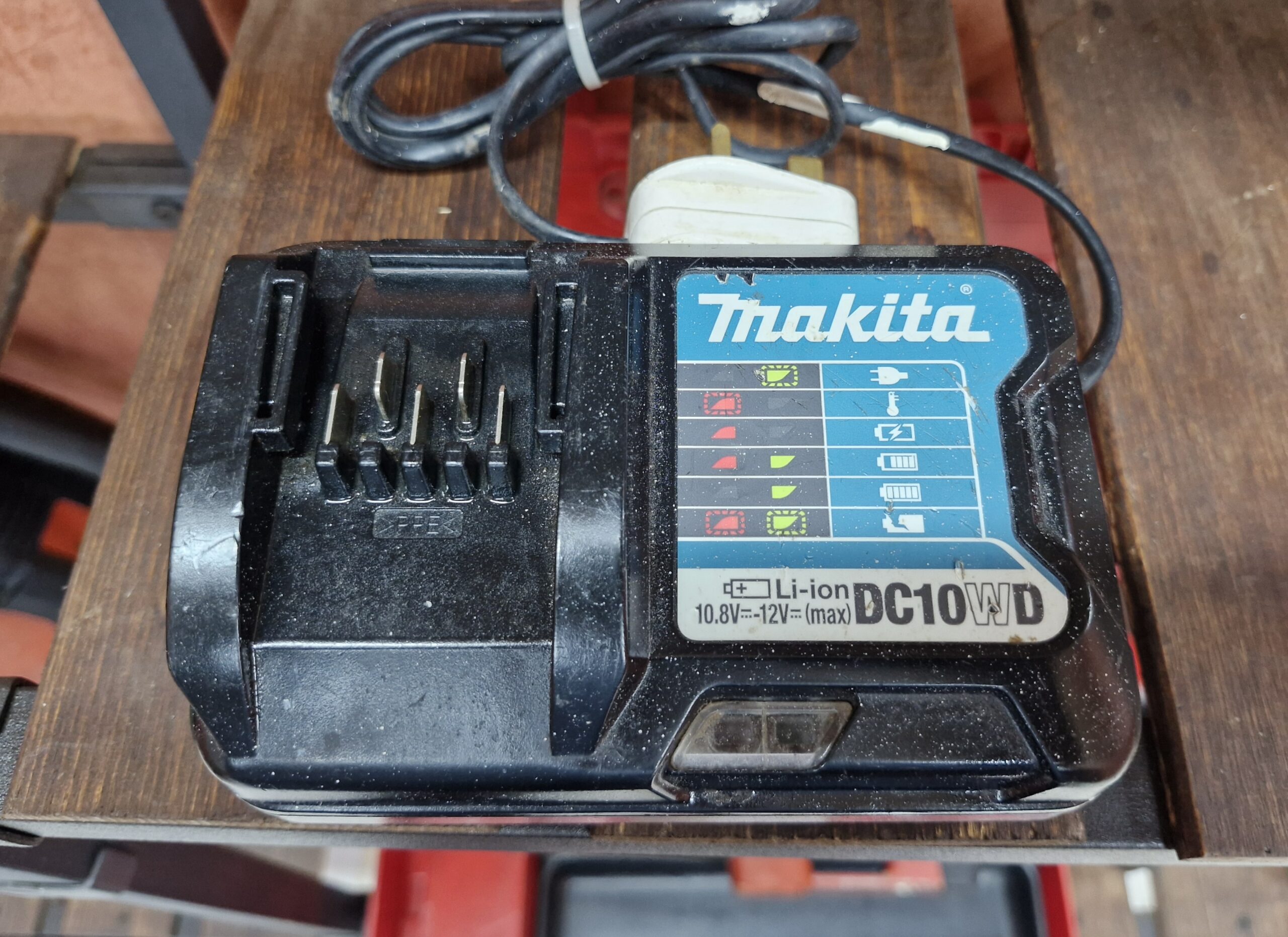 IMG_0553 شارژر اصلی ماکیتا Makita DC10WD استوک - تصویر 1