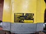 اورفرز حرفه‌ای دیوالت مدل DW614 استوک - تصویر 4